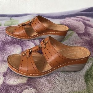 Miemie Women’s Cute Wedge Sandal